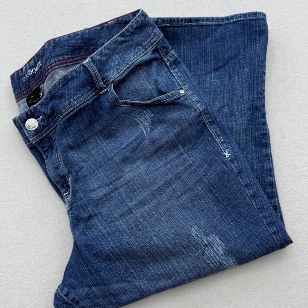 Lane Bryant Women's‎ Size 20 Blue Denim Capri Jeans Distressed Plus Comfort